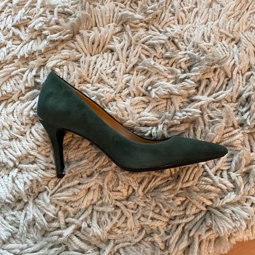 CK Calvin Klein Heels/Pump Size 6
